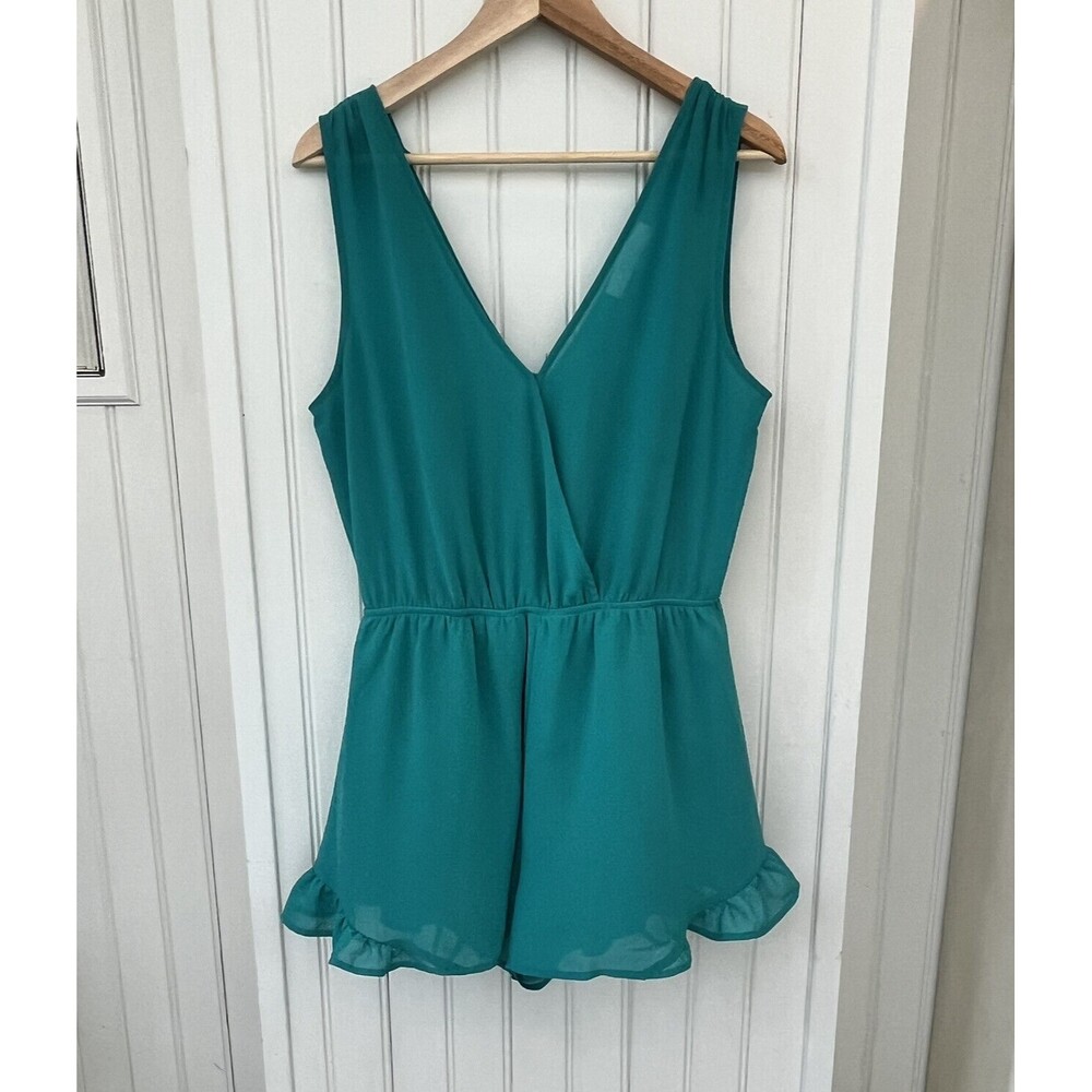 ASTR Sz M Teal Green V-Neck Sleeveless Pleated Romper Ruffle